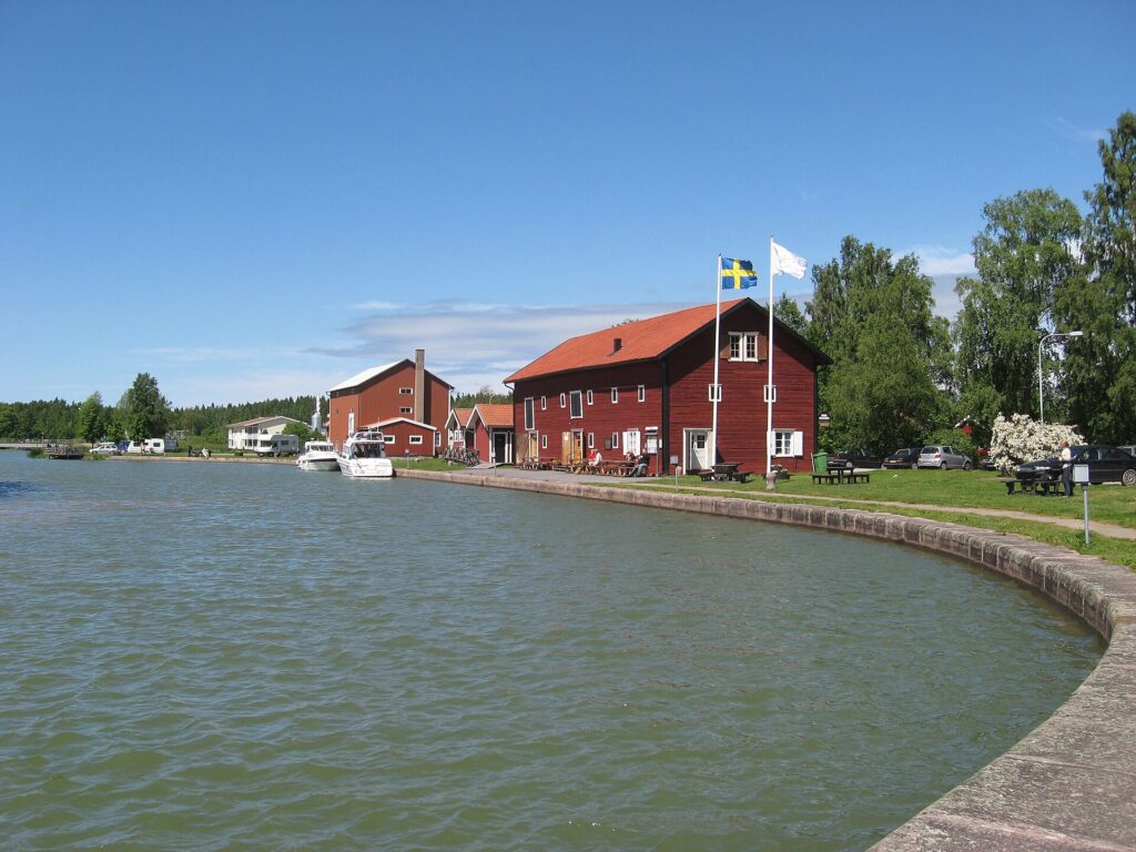 Hamnmagasinet i Lyrestad vid Göta kanal
